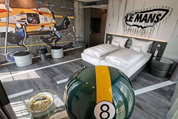 V8 HOTEL Motorworld Region Stuttgart
